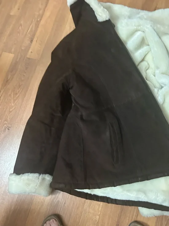 Stephanie Andrew’s Suede Hooded Shearling Jacket with Cream Lining Leather - Picture 3 of 7